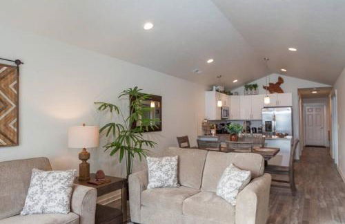 Modern Decor & Style KING bed Wifi with Garage - Foto 6