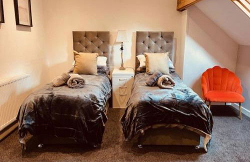 Spacious 5 Bedroom Home in Central Kidderminster with Private Parking and Electric Vehicle Facilities, Easy Access to Birmingham and Nearby Towns - Foto 56