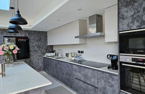 Homely 6 bed Cottage 30 mins to Heathrow, London, Legoland, Windsor Castle - Photo 11