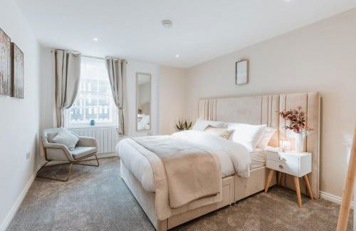 2 Bed Apartment Overlooking the Square Step Out to Shops & Dining - Foto 31