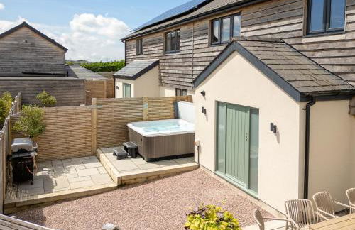 Farmyard House - Photo 4