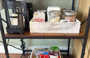 Private 2 Bedroom Lofted Garage Getaway - Foto 20