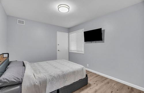 Sunny Simi Valley Valley 4BR 3BR LTR Modern Home Dedicated Work Place High Speed internet - Foto 9