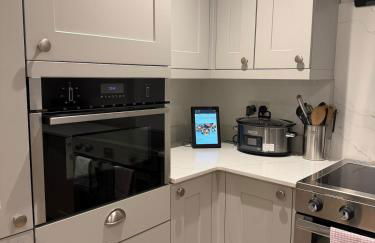 Luxury Contractor 4 Bed Home Sleeps 8 Cardiff Airport Parking - Foto 13