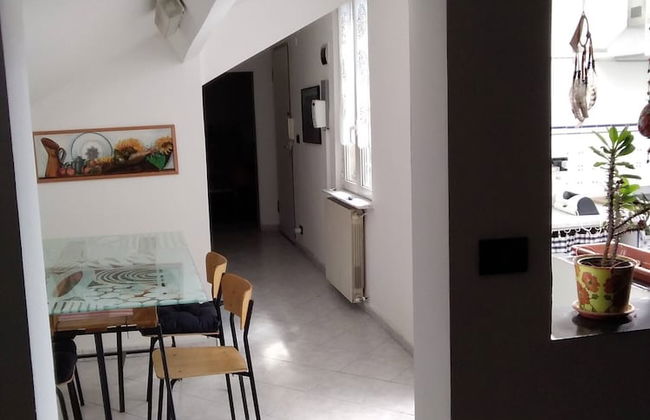 Spacious and Naturally Bright Bomboniera Rooftop Favors Apartment - Foto 12