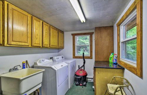 Burns Lake Cabin with Dock, Fire Pit, Rowboat and More - Foto 17