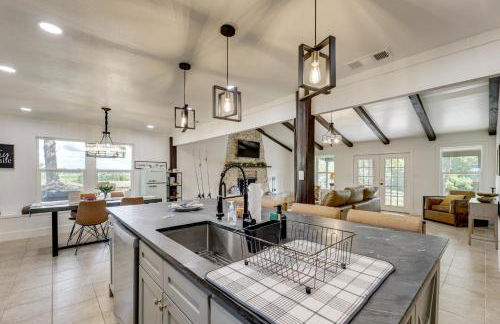 Family Home with Covered Patio and Grill in La Grange - Foto 13