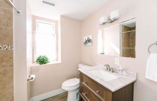 Acrisure Field - Off Street Parking - GroupStay - Foto 23