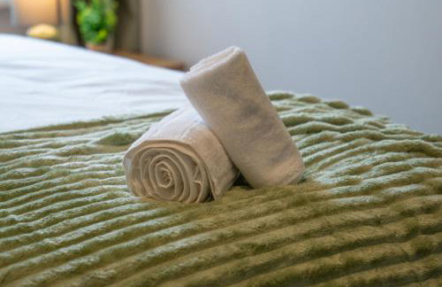 Comfortable 4 Bed Home - Free Parking & Fast WiFi - Foto 62