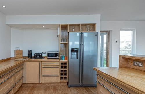 Celyn Y Mor Stunning Rhosneigr Family Beach House - Pass the Keys - Foto 3