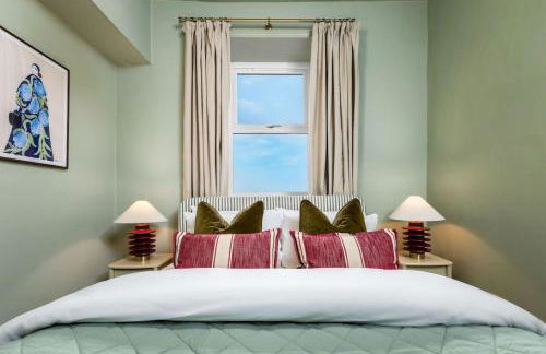 Modern 1-Bed Retreat by Stirling Train Station - Photo 17