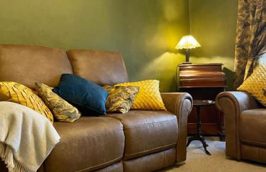 Stunning 2 Bedroom Flat in a Central Location - Photo 20