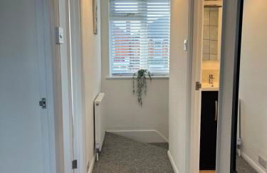 Briants, for Families & Contractors - Free Parking - Photo 19