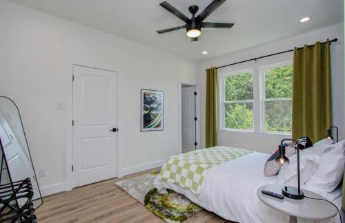 3bd-Rooftop Movie Theater-BBQ-Retro Music Theme-Downtown 8mins - Photo 25