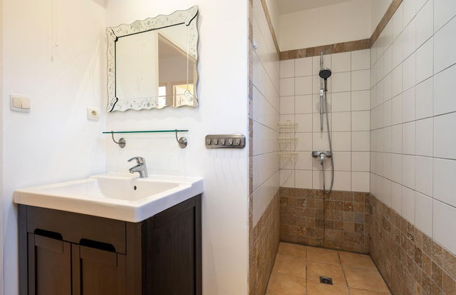 Villa in Montbrun With Pool and Mountain Views - Photo 18