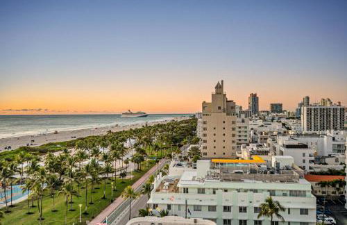 Crown Jewel of Ocean Drive- 2 story Penthouse, 4 Bedrooms & Private rooftop spa - Foto 40