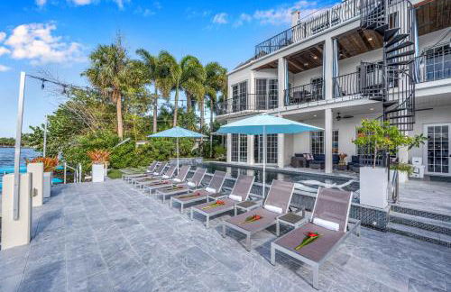 The Modern Castle Canal View Access Rooftop Living Greenhouse VlLLAS - Foto 30