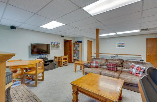 Expansive Angel Fire Home with Indoor Hot Tub! - Foto 22