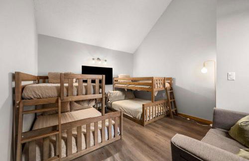 Renovated Ski In Out Condo King Bed Patio Grill - Foto 18