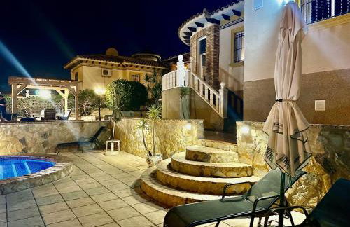 Casa Lilly-Rose, a beautiful 3 bedroom detached villa a short walk to the Villamartin Plaza & Golf course - Foto 49