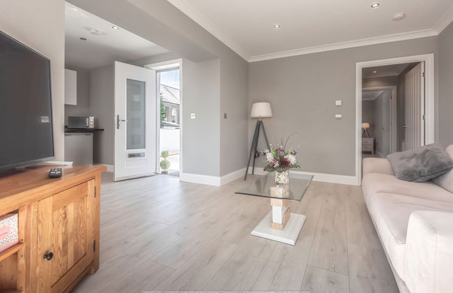 Lovely 1-bed Cottage in Kelty With Hot Tub - Foto 2