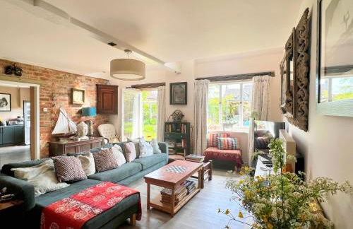 Eclectic Barn - Pergola & Dog-Friendly Garden - Photo 6