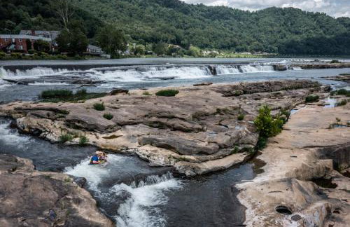 NRG Retreat Pool, Games, Theater and Rock Walls - Foto 49