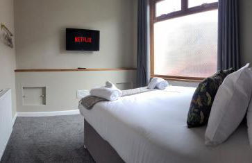 3 Doubles - Sleeps 8 - Ideal for Work Crews - Photo 9