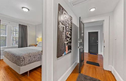 Vibrant and Cozy 2BR near Uptown with Balcony - Foto 8