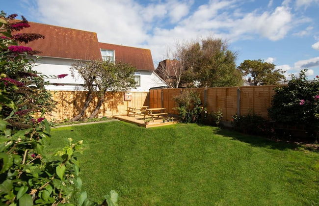 Absolute Beachfront With Decked Garden Oasis and Views - Foto 73