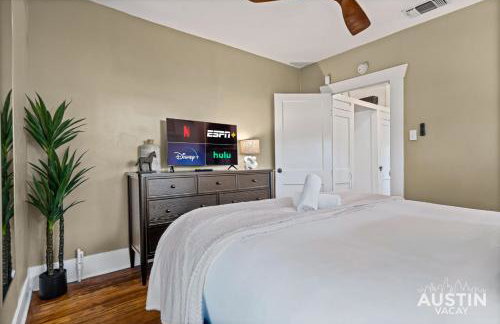 East Austin 2BR 1BA w Patio and Grill, Pet-Friendl Walk to 6th By Austin Vacay - Foto 28