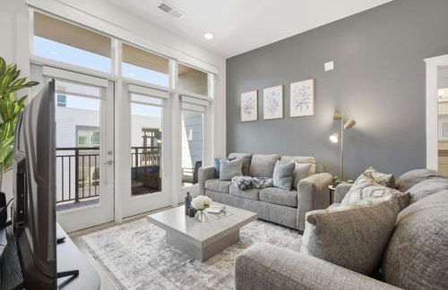 Skyline Retreat - Free Parking, Pool, Balcony - Foto 55