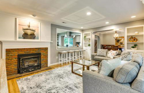 Large Yard with Pond Family Retreat in New Albany! - Foto 15