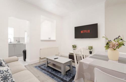 Modern 3-Bedroom Home in-Steps from Crown Point - Foto 24