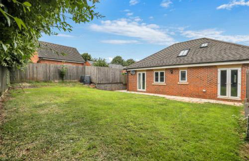 Comfortable 3-Bed Dormer Bungalow Family & Business Friendly - Photo 37