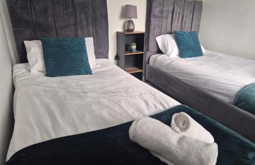 3 bedroom house-Ellesmere Port - Photo 5