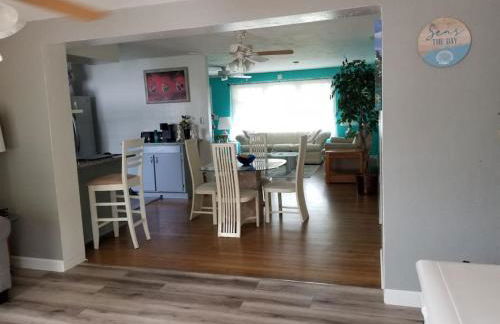 Endless Summer Oasis with a Pool - Foto 11