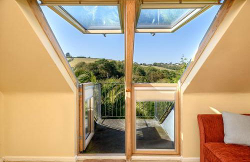 Beach Front House with Stunning Sea Views and Free Parking - Foto 25