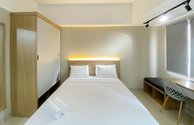 Homey and Well Furnished Studio LRT City Jatibening Apartment - Photo 1