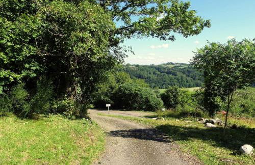 Gîte paisible dans une ancienne ferme avec WIFI et parking à Saint-Bresson - FR-1-583-440 - Foto 19