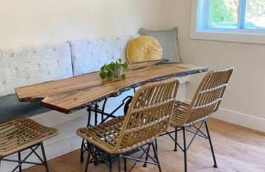 Cozy 3 Bedroom Getaway with Hot Tub - Foto 14