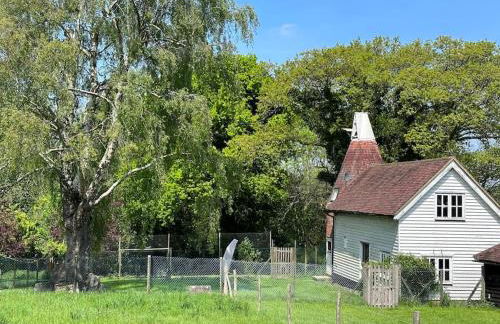 Beautiful 2 bed Oast - 15 acre farm - Tunbridge Wells - Photo 2