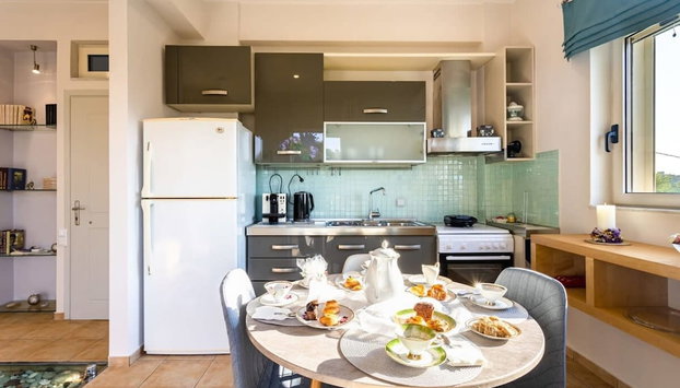 Kitries Summer Getaway - Eden Comfy Suite - Photo 2, Room