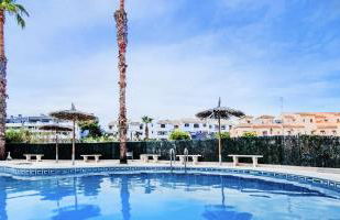 Casa Mario, La Zenia Boulevard area,fantastic 2 bedrooms, 2 bathrooms house with communal swimming pool and barbecue - Photo 4