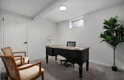 Central Family Oasis with Hot Tub & Fenced Yard - Foto 46