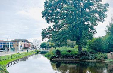 Absolutely Beautiful Hemel Hempstead 2-bedroom for 1-5 Guests - contractors welcome - Foto 29