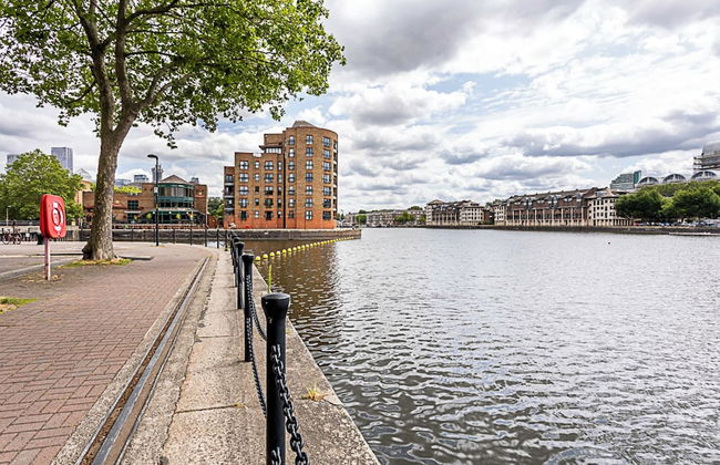 London Docklands Retreat - Photo 15