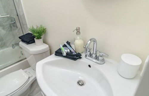 Chicago 2BR City Escape with Optional Parking Near McCormick Place, Navy Pier, Shedd Aquarium, and Millennium Park - Foto 19