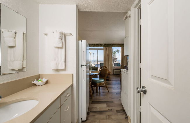 Beach Club at Montego Inn - Photo 53