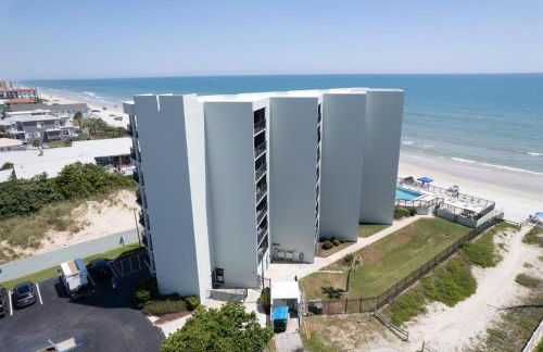 Beachfront with a pool at Ocean Trillium Condo ~ 101 - Foto 24